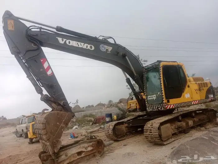 هل بيع بوكلين 210 2005 موديل اوراق بالليل استماره 1