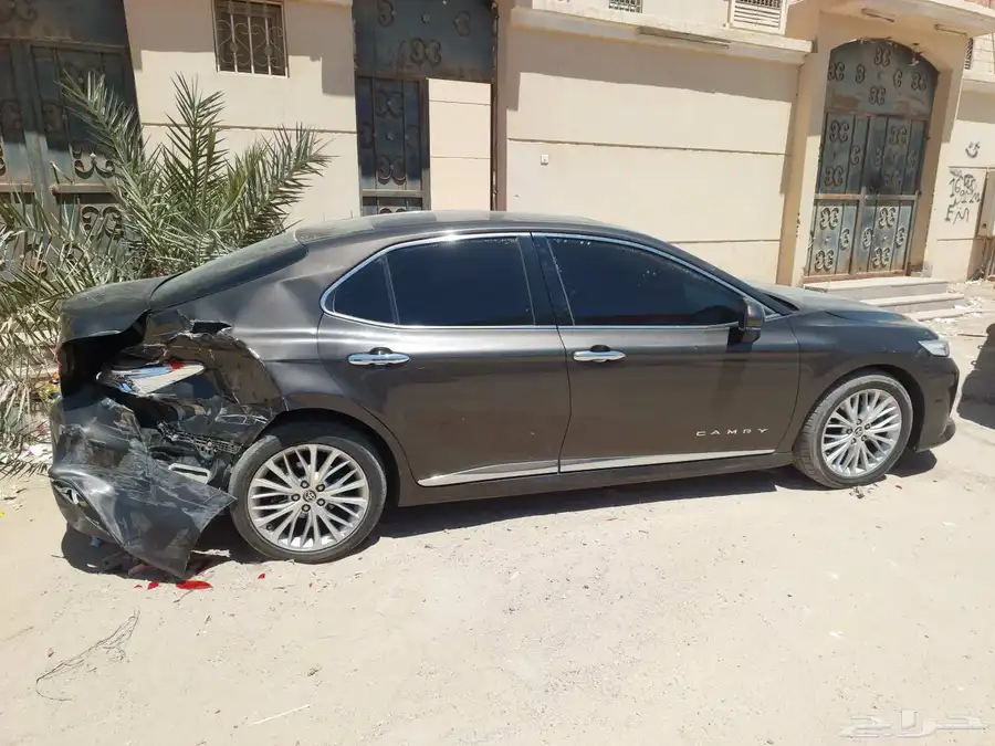 كامري 2020 فل كامل قراندي بدي وكالة مصدومة في جهة اليمين 4