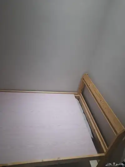 هيكل سرير من ايكيا للبيع مستعجل 1