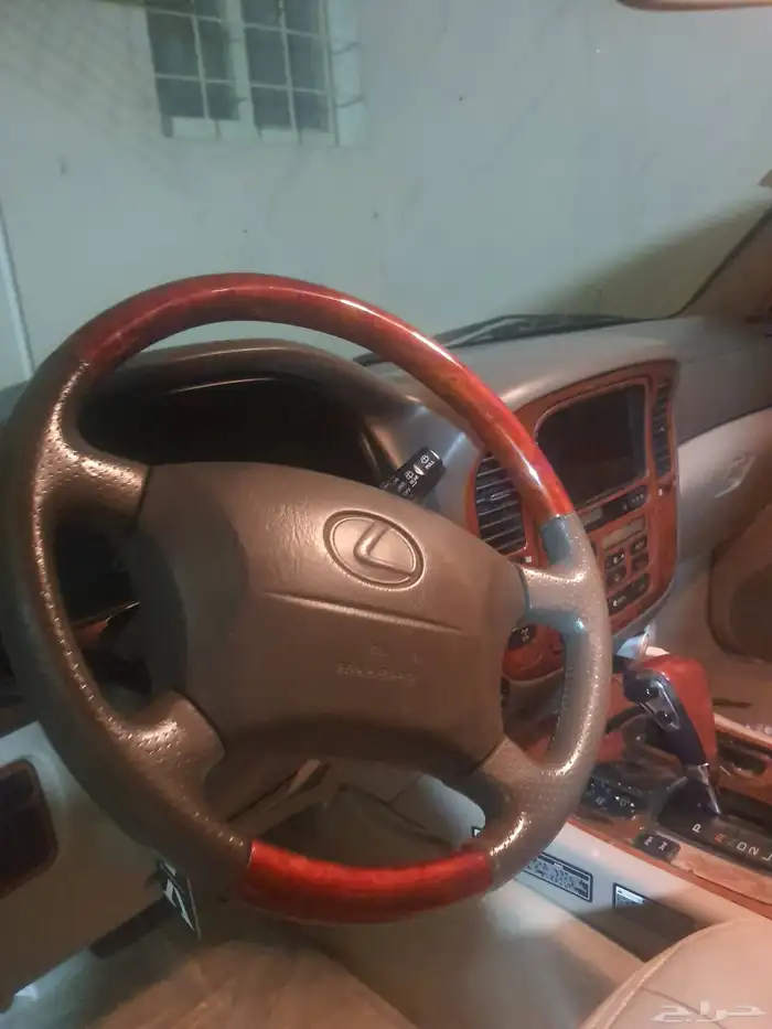 جيب لكزس موديل 2000 مع لوحه البيع ط م و 3 0