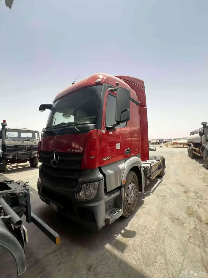 حراج معرض رائد للسيارات والشاحنات والمعدات الثقيه كل يوم جمع 20