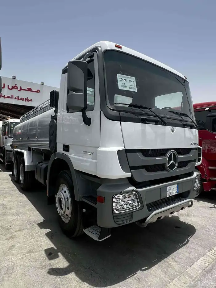 حراج معرض رائد للسيارات والشاحنات والمعدات الثقيه كل يوم جمع 0