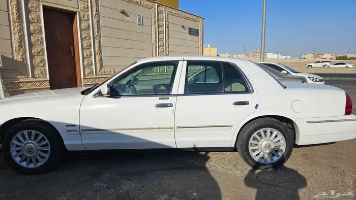 للبيع فورد قراند ماركيز 2010 1