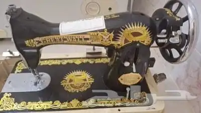 مكينه خياطه نظيفه بكل ادواتها ..وعلى الشرط 4