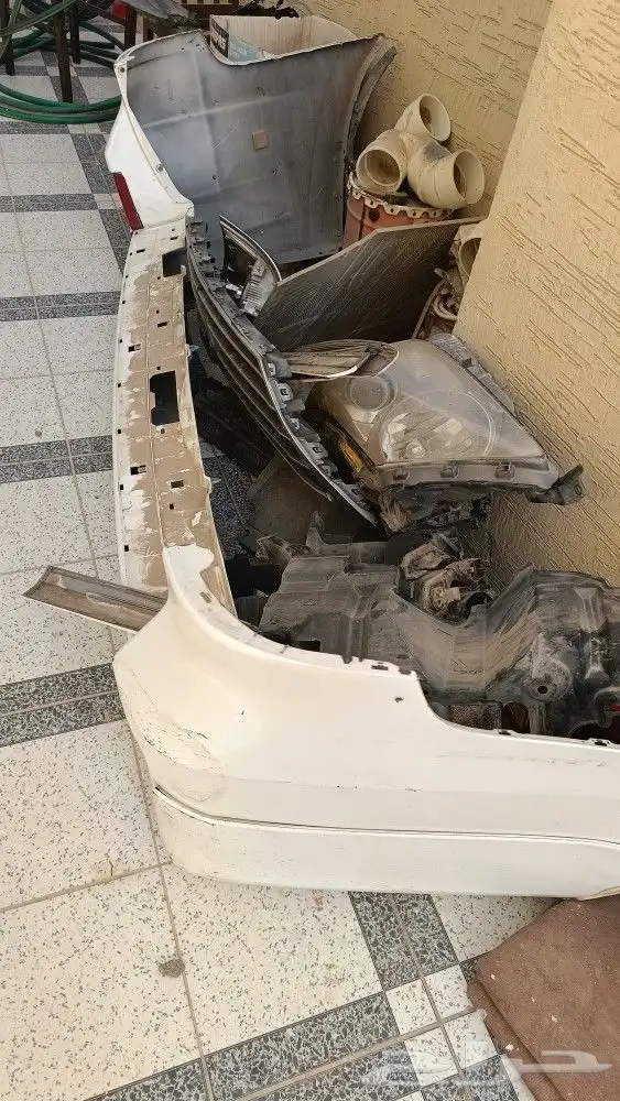 صدام خلفي جيب لكزس وشمعات واصطبات وشبك امامي 1