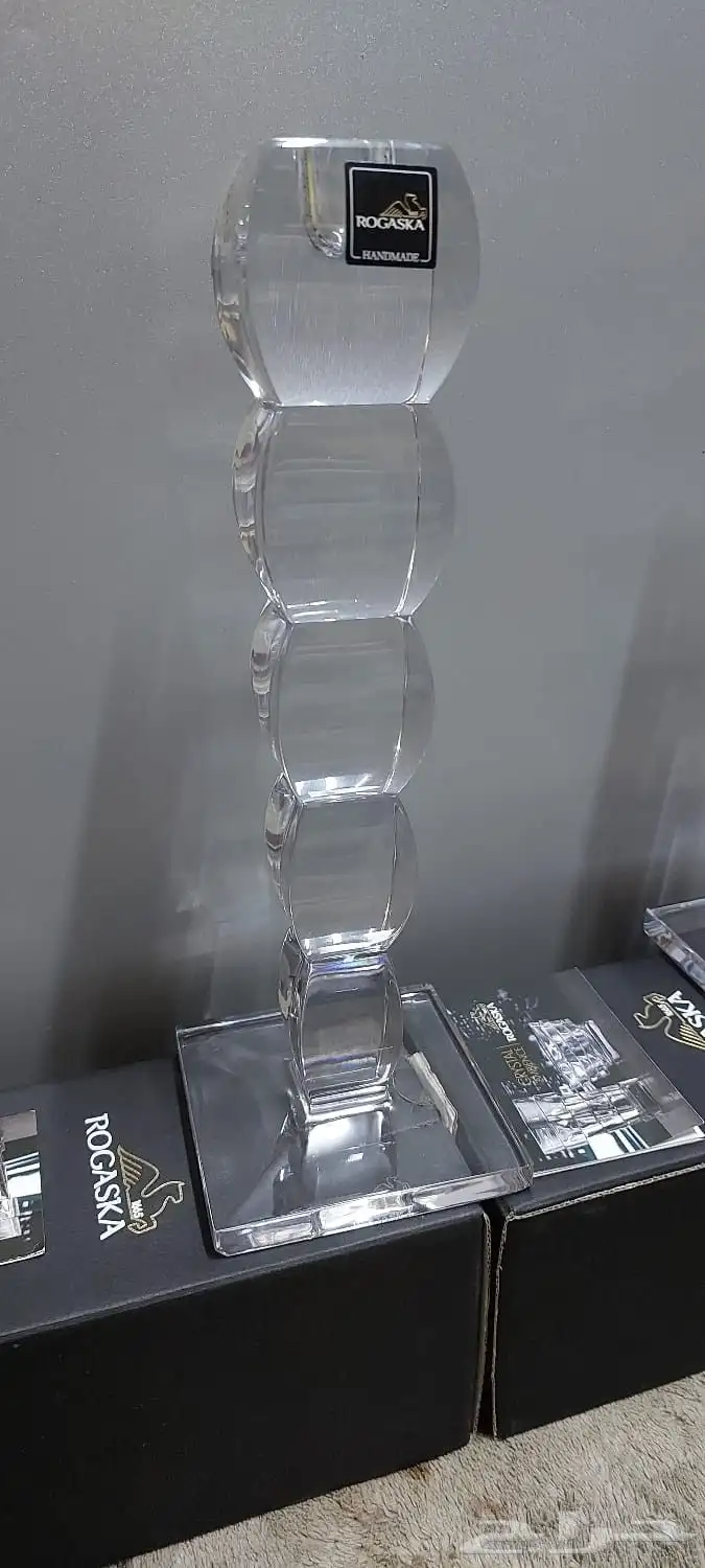 كاسات كريستال أو فازات ديكور من ماركة ROGASKAA. 1
