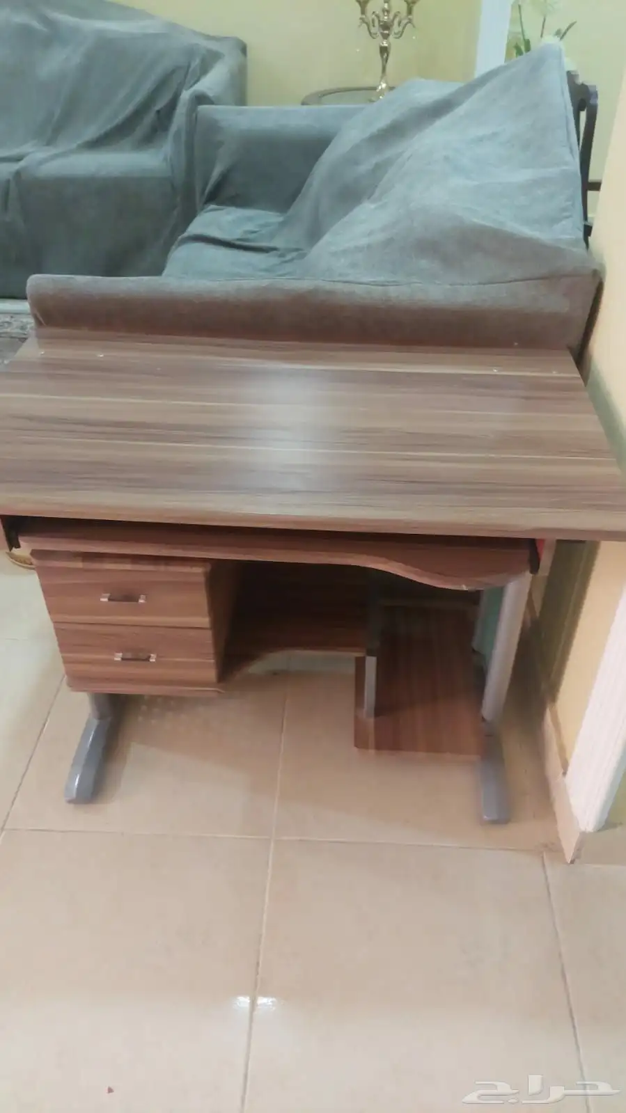 للبيع طاولة كمبيوتر 0