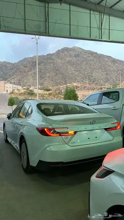 تويوتا كامري LE بنزين 2025 1