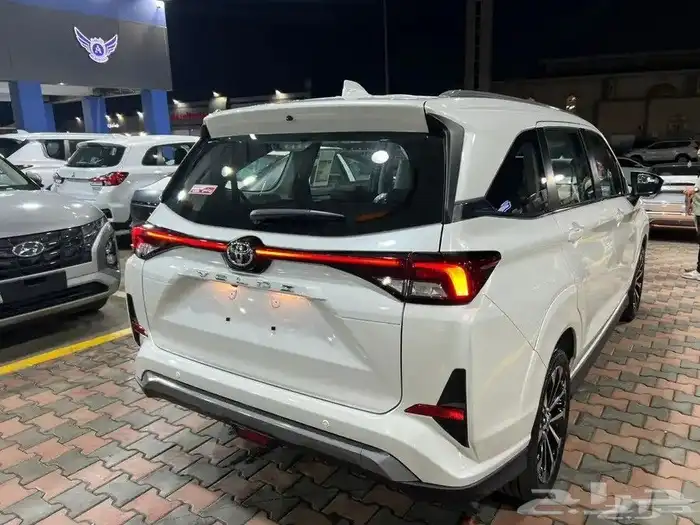 تويوتا فيلوز GLX 2025 6