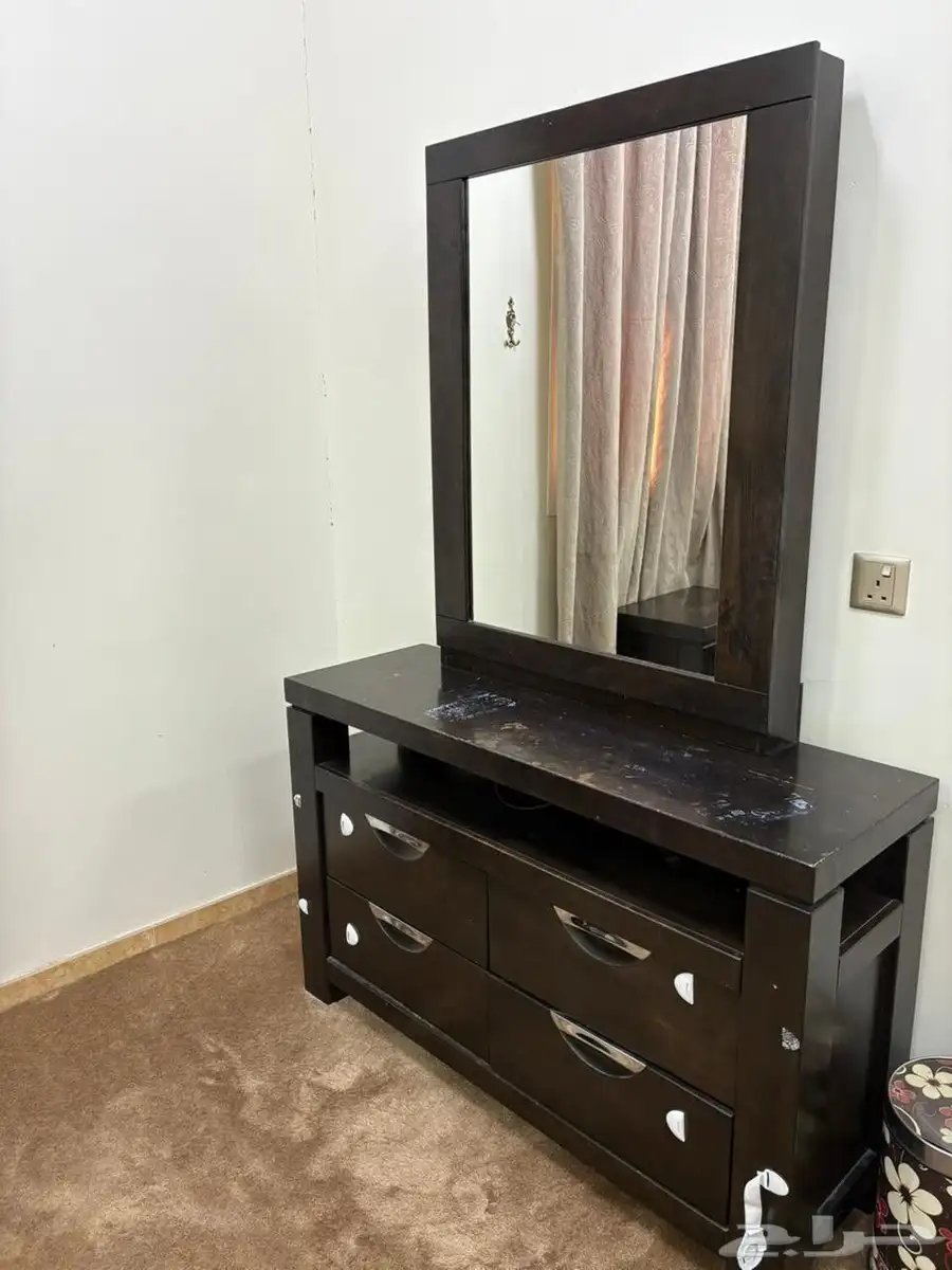 غرفة نوم مستخدمة للبيع من هوم سنتر 4