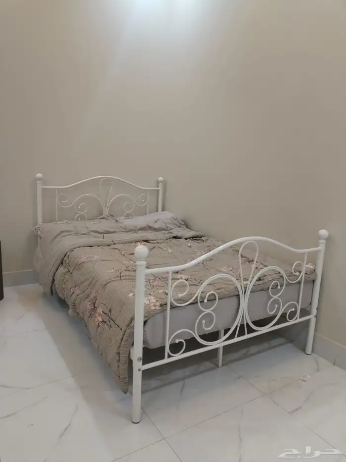 كنب ومجلس واسرة اطفال جديدة وستاره وموكيت 1