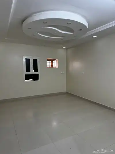 يوجد شقه للايجار في حي الزهور دور ثالث ب للتواصل 5