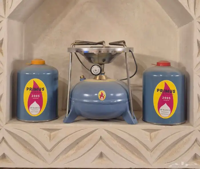 دبه ام ثلاث رجلين معدله و علبتين غاز 0