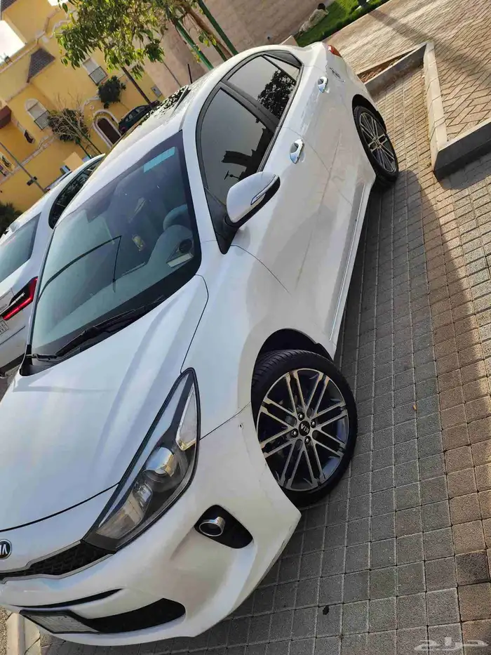 توصيل مشاوير ومظفات داخل وخارج الرياض 0