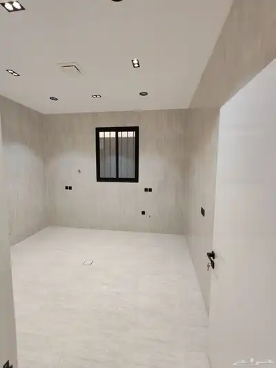 للبيع بحي اليرموك خميس مشيط روف درج خارجي تشطيب مودرن 8