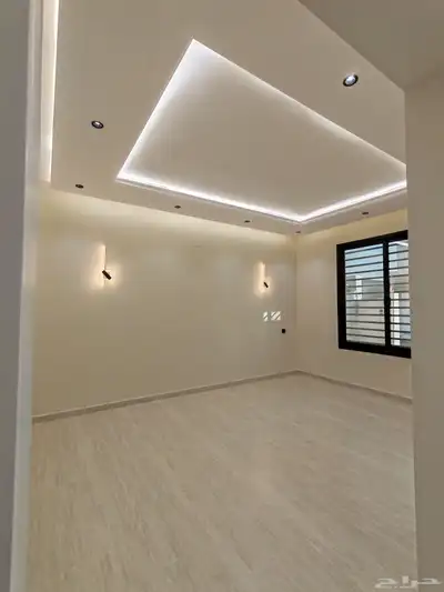 للبيع شقه دور ارضي ببايكه سياره بالقرب من حديقه المليون 8
