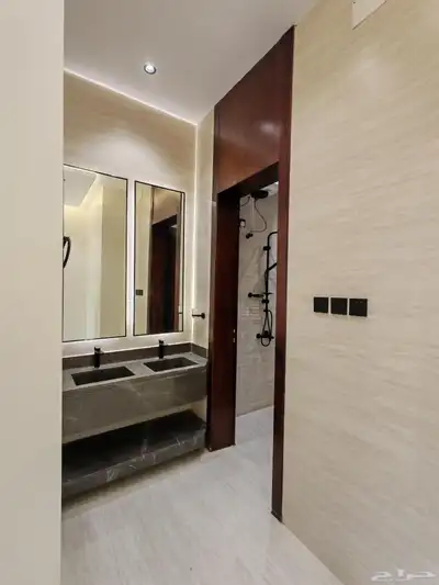 للبيع شقه دور ارضي ببايكه سياره بالقرب من حديقه المليون 7