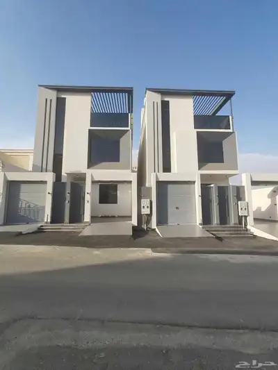 للبيع شقه دور ارضي ببايكه سياره بالقرب من حديقه المليون 0