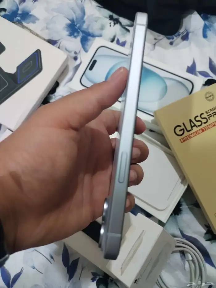 apple watch SE iphone 15 plus 3