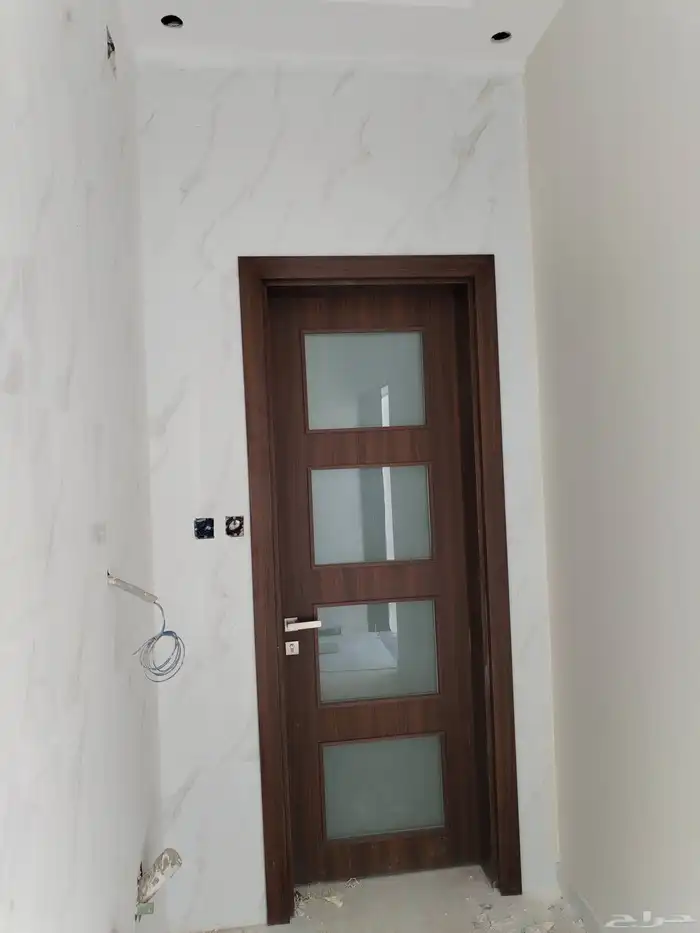 فني تركيب أبواب wpc موجود في الخرج الرياض 8