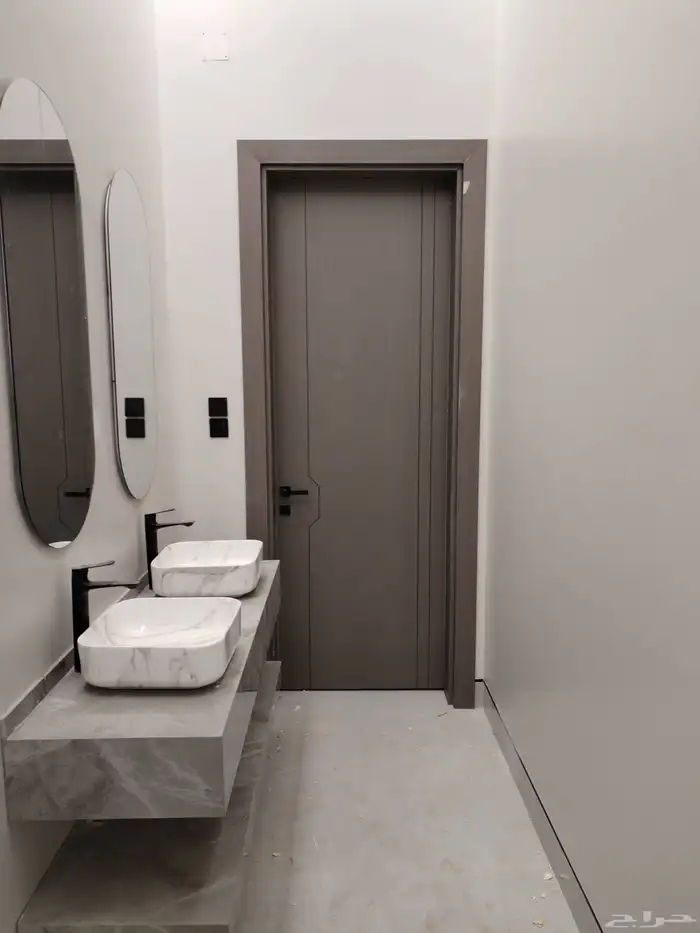 فني تركيب أبواب wpc موجود في الخرج الرياض 4