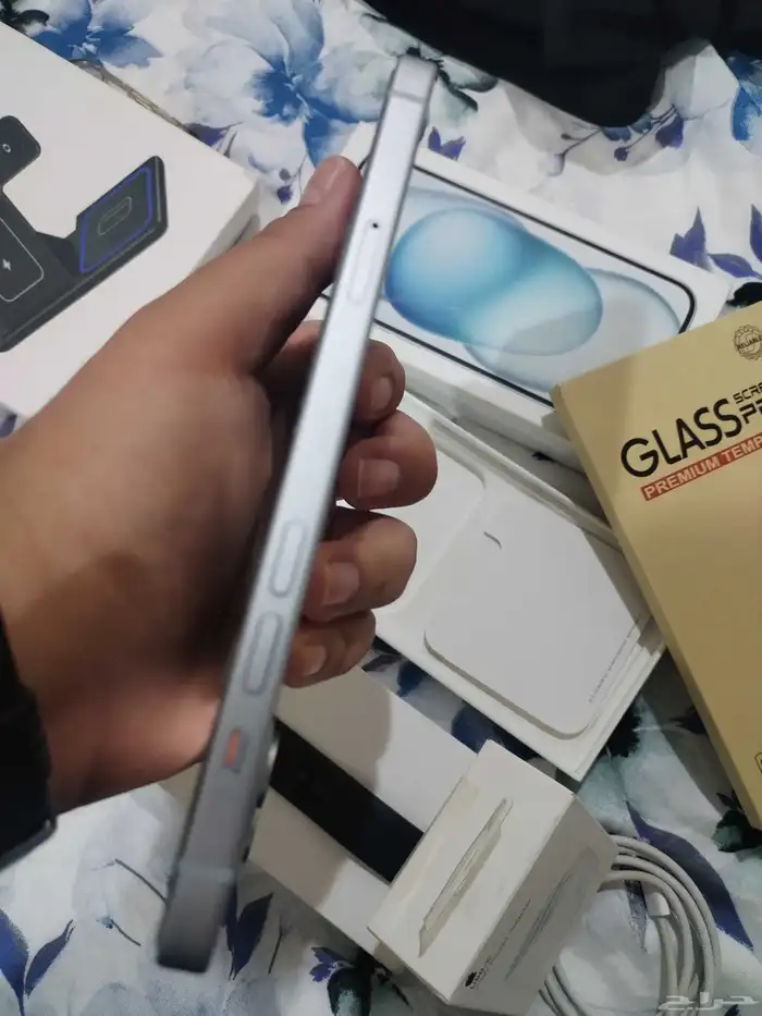 apple watch SE iphone 15 plus 2