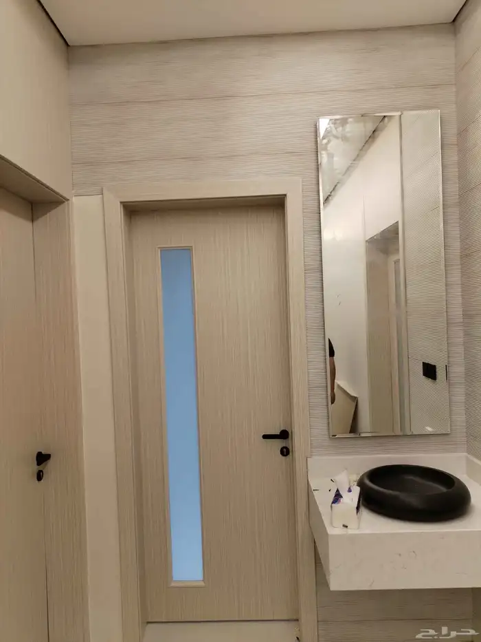 فني تركيب أبواب wpc موجود في الخرج الرياض 3