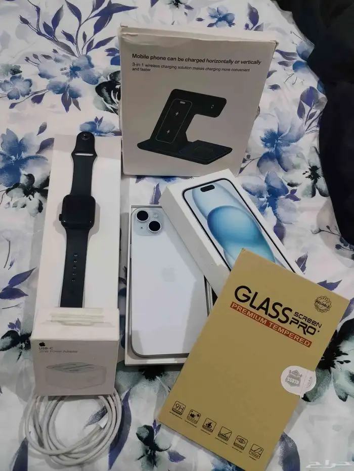 iphone 15 plus and apple watch 0