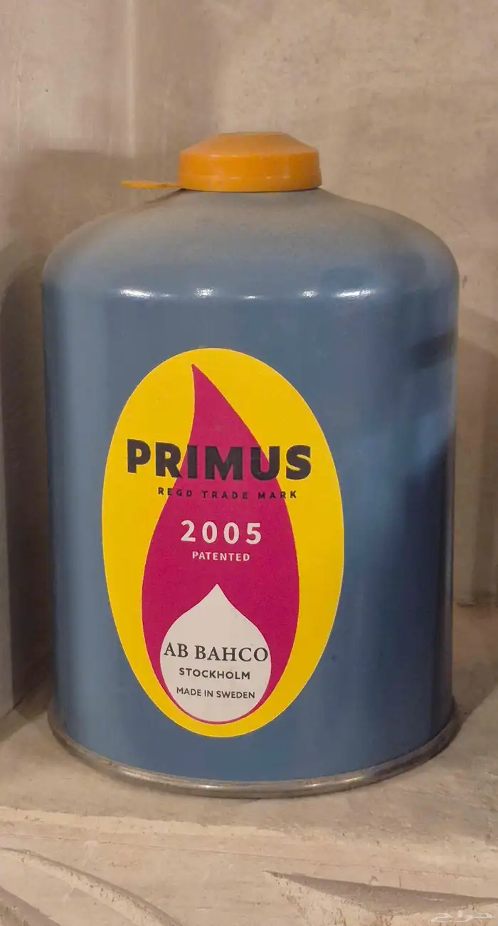 دبه ام ثلاث رجلين معدله و علبتين غاز 1