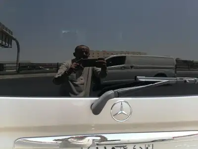 شاشه مرسديس جوده عاليه تدعم شريحة بيانات وابل كار بلى 8