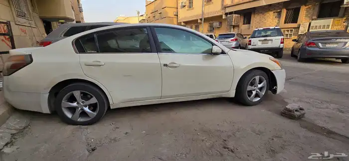 سياره نيسان للبيع الموديل 2010 السياره ما تشكو من شيء مكيف 1