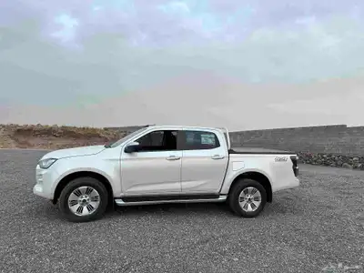 لتنازل Isuzu ديمكس 2022 0