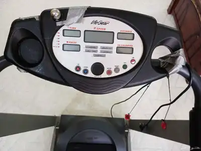 جهاز سير كهربائي مستعمل بحالة ممتازة من شركة u-Mark 3