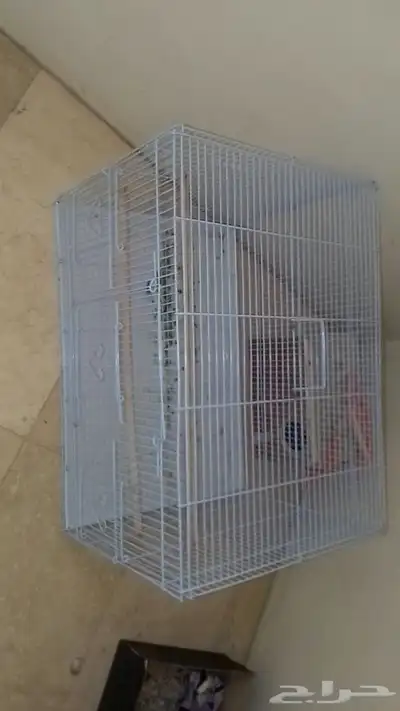 قفص كبير مع بيت بياضه مع كيس عش مع لعبه و ابره سيريلاك 0