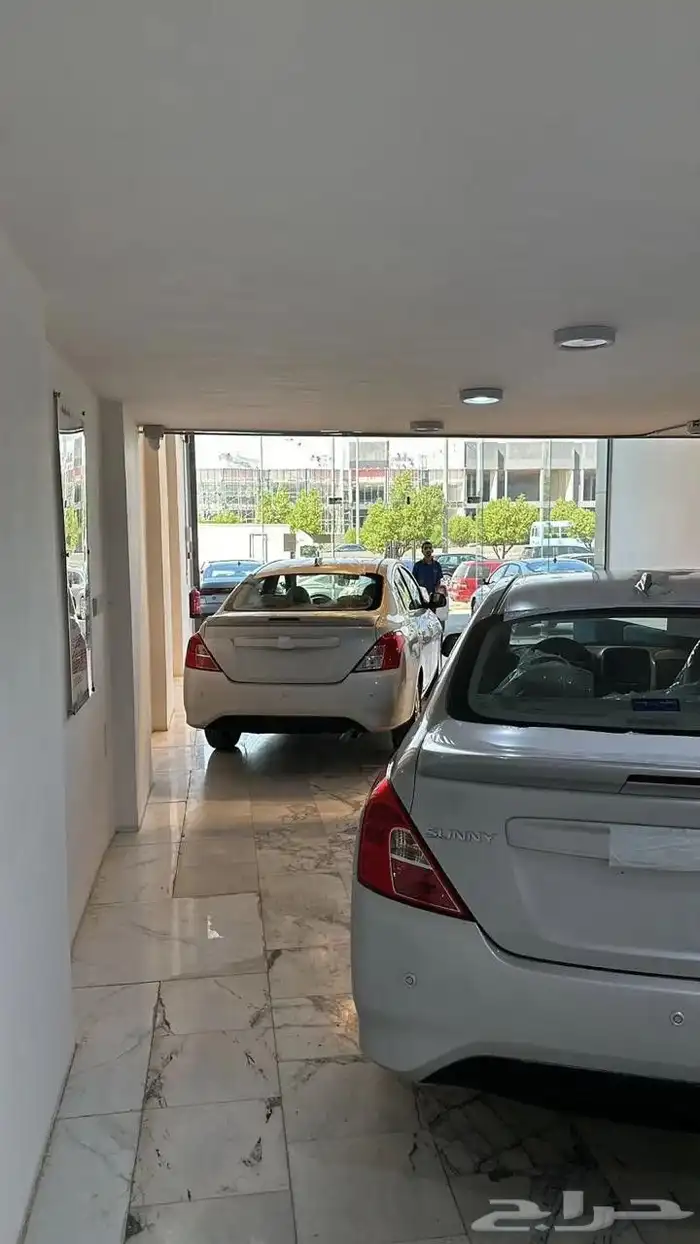 الشارقة لتأجير السيارات 1