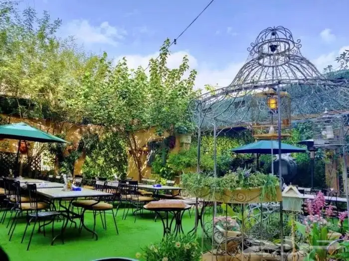 تنسيق حدائق المطاعم والمقاهي والمنشأت التجارية 1