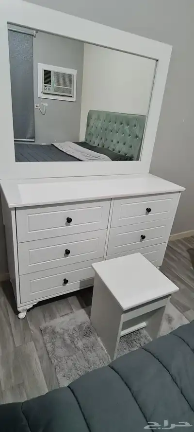 غرفة نوم ابيض كاملة مع مرتبة. 2