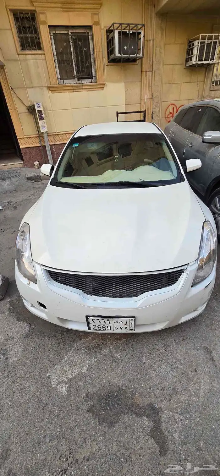 سياره نيسان للبيع الموديل 2010 السياره ما تشكو من شيء مكيف 2