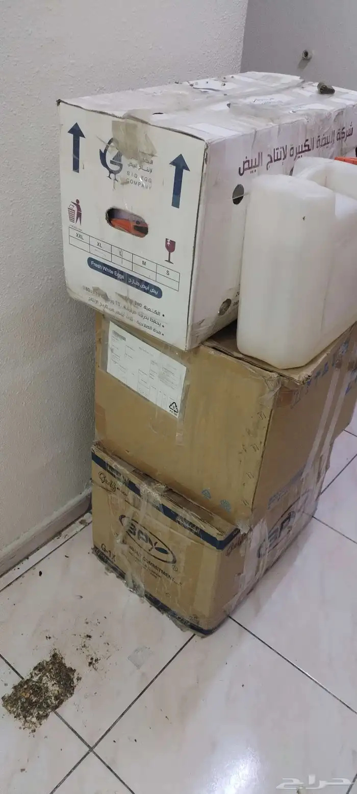 كميه استيكرات وبطاريات وغلافات جوالات للبيع 24