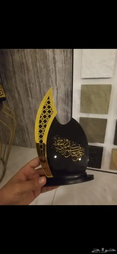 مصمم لمحل هدايا   مكينة ليزر بوكسات استندات دروع مباخر الخ. 1