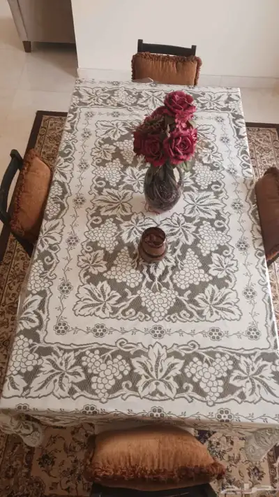 طاولة سفرة و كراسي و ديكور منزلي 0
