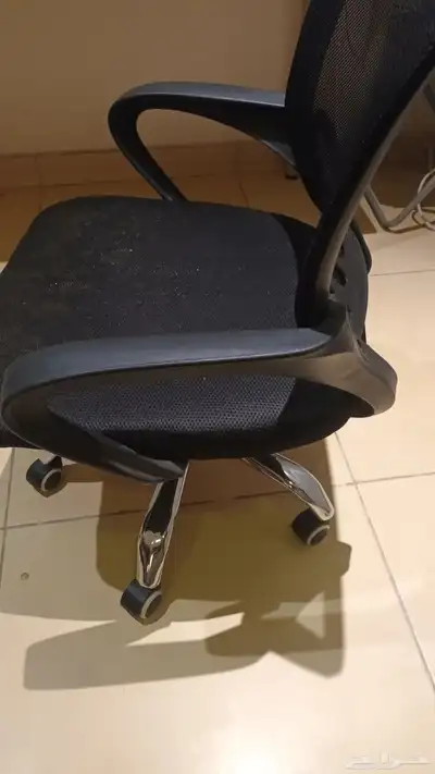 3 مكاتب و كرسين 9
