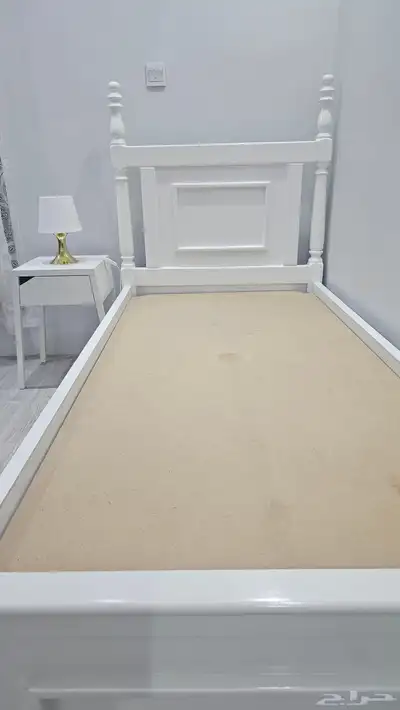 للبيع سرير نفر واحد نظيف ومعه كومدينه 1