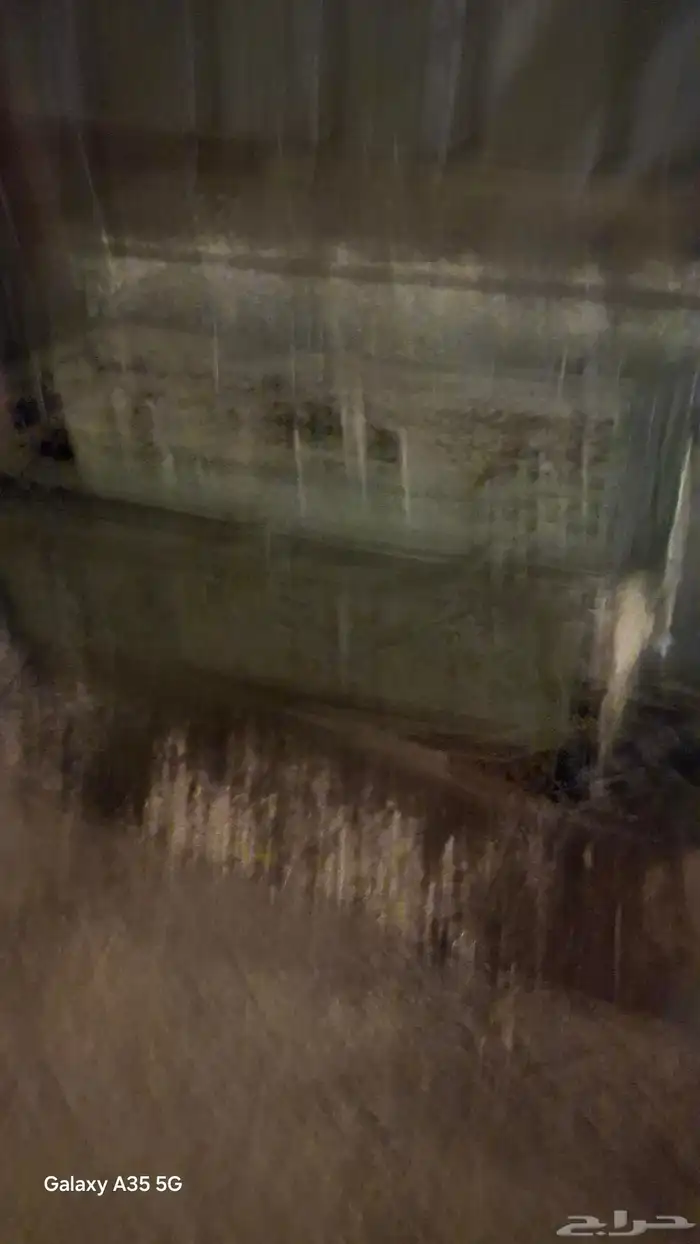 شنط قديمه ونجرقديم ومطحنة حب من حجر قديمه 13