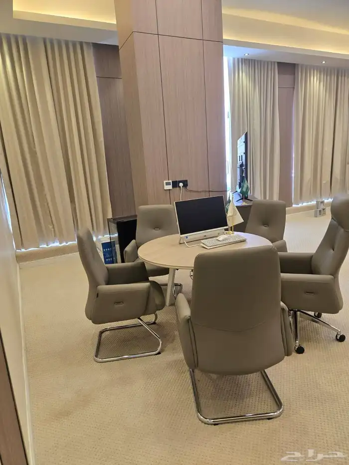 مكاتب vip بمركز السلمانية للاعمال بشارع العليا 6
