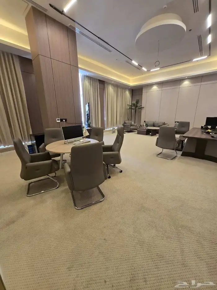 مكاتب vip بمركز السلمانية للاعمال بشارع العليا 5