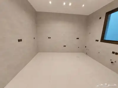 للبيع فله دبلكس دورين وملحق بالخميس حي درة الموسي 25