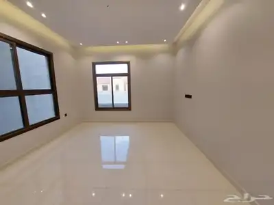 للبيع فله دبلكس دورين وملحق بالخميس حي درة الموسي 12