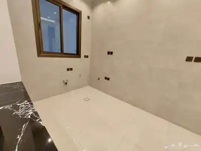 للبيع فله دبلكس دورين وملحق بالخميس حي درة الموسي 13