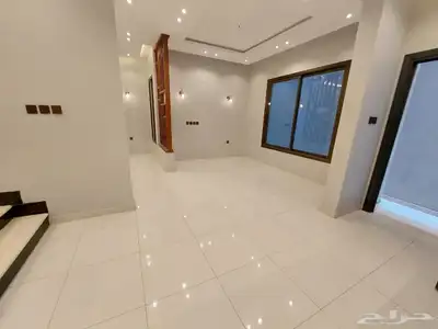 للبيع فله دبلكس دورين وملحق بالخميس حي درة الموسي 8